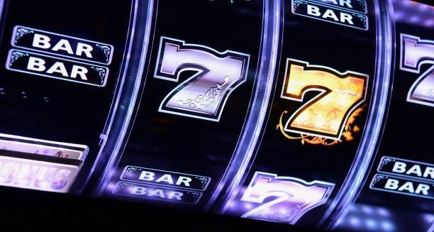 idcash888 app showing live-dealer blackjack and roulette tables